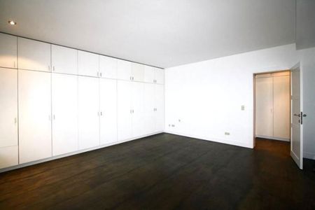 Beau duplex de 192m² situé quartier Louise. - Photo 2