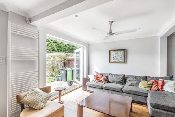 4 bedroom link detached house to rent - Photo 1