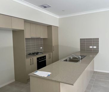 Modern & Spacious Four-Bedroom Family Home - Photo 5