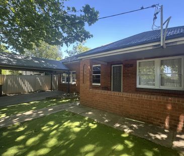 Cozy 3-Bedroom Home in Central Bathurst - Photo 5