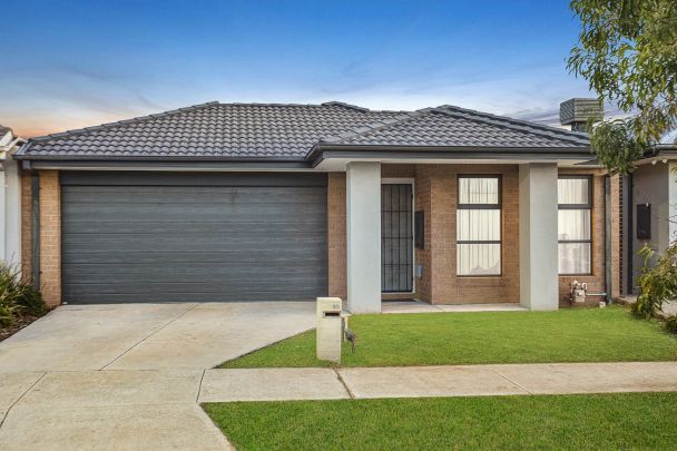 Modern Elegance in the Heart of Strathtulloh - Photo 1