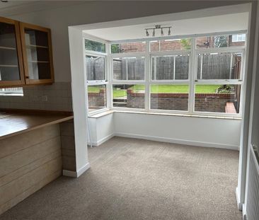 4 bedroom semi-detached house to rent - Photo 3