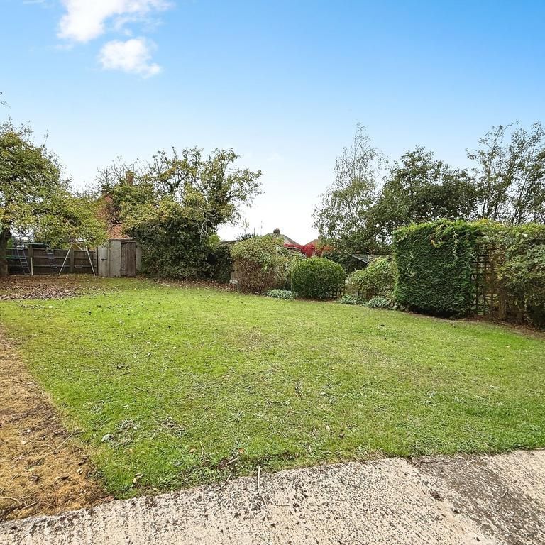 3 bedroom end of terrace house to rent - Photo 1