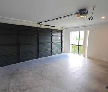 Newly Renovated 3 Bedroom 2 Bathroom Home - Photo 4
