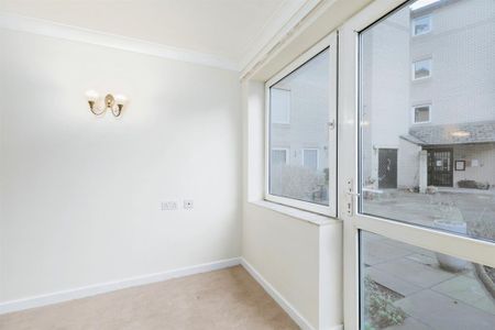1 bedroom retirement property to rent - Photo 2