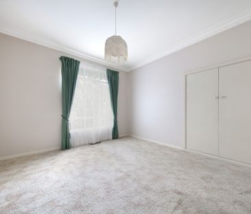 4 Stratford Ave, Bentleigh East VIC 3165 - House For Rent | Domain - Photo 1