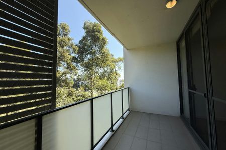 MODERN TWO BEDROOM APARTMENT - Photo 3