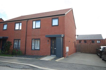 3 bedroom semi-detached house to rent - Photo 4