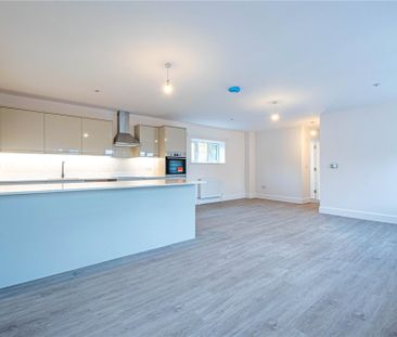 2 bed Upper Floor Flat for rent - Photo 5