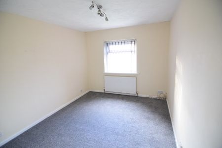 To Let 2 Bed Apartment - Photo 2