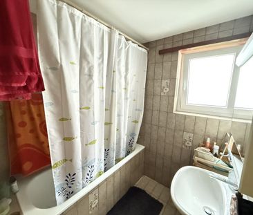 Spacious and view of the countryside - Photo 1