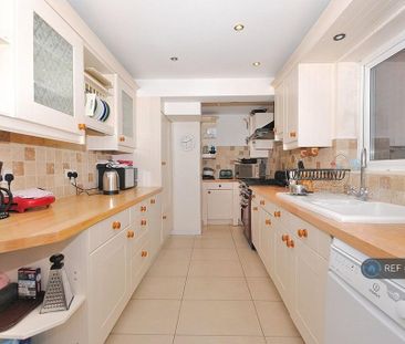 1 bedroom in a house share to rent - Photo 6