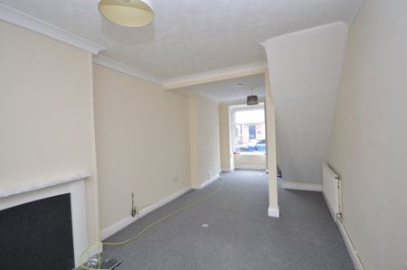 3 bedroom terraced house - Photo 5