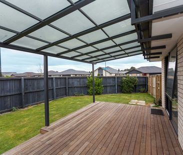 Executive 3 Bedroom Family Home in Wigram! - Photo 3
