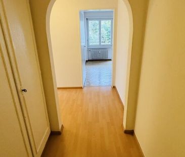 2.5-Zimmer: Balkon, Aussicht, Kellerabteil - per sofort - Photo 3