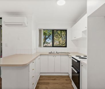 Relaxed Living in a Quiet North Wollongong Pocket - Photo 2