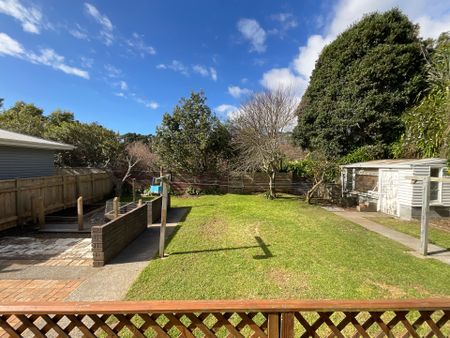 ELEVATED THREE BEDROOMS IN A PRIME LOCATION - Photo 2