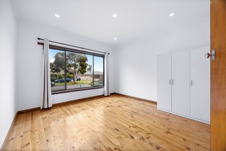 Perfectly Positioned To Public Transport & Stockland Wendouree - Photo 5