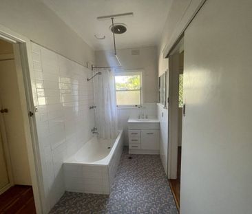 Two-bedroom unit situated just minutes from Dean Street. - Photo 6