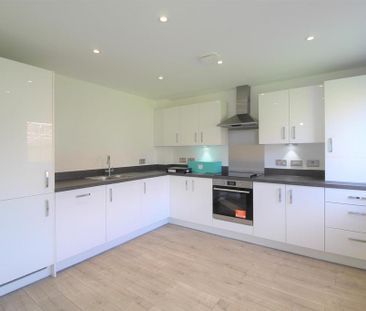 3 bedroom semi-detached house to rent - Photo 4