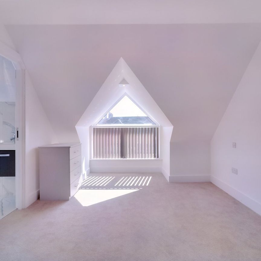 Flat 5, High Road, Harrow Weald, HA3 - Photo 1