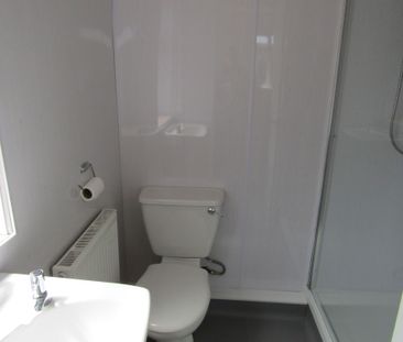 3 bed House - To Let - Photo 4