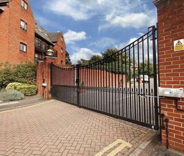 Boleyn Court, Buckhurst Hill, IG9 - Photo 1