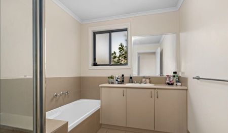 STUNNING & QUIET TOWNHOUSE IN THURGOONA - Photo 4