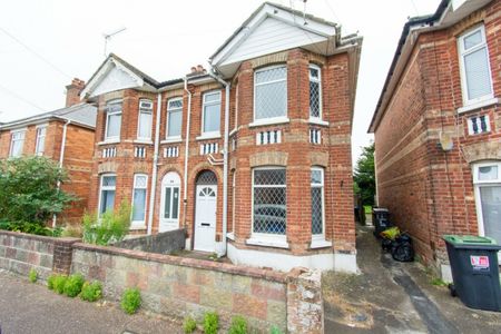 Student house on Cardigan Road - Photo 3