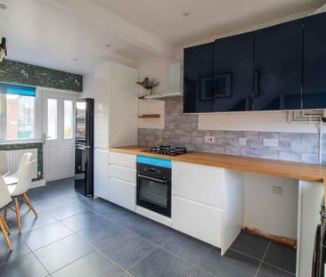 3 bedroom terraced house to rent - Photo 4