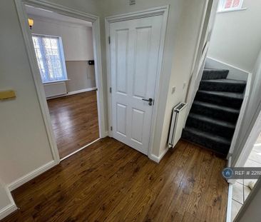 4 bedroom detached house to rent - Photo 3
