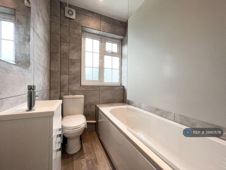 3 bedroom terraced house to rent - Photo 4