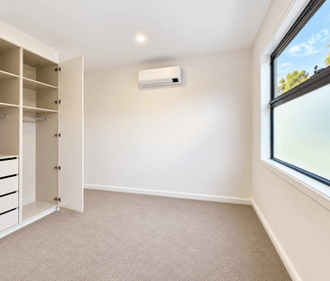 Modern & Stylish Townhouse in Prime Doncaster Location - Photo 2