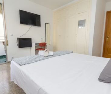 Calle Fernández Alarcón, Málaga, Andalusia 29007 - Photo 2