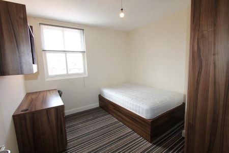 4 bedroom flat to rent - Photo 4