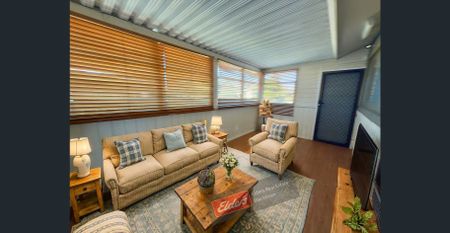 Quiet Street - Photo 5