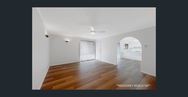 A HUGE STAND ALONE UNIT! - Photo 1