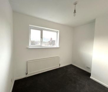 22 Knocknagoney Gardens, BT4, Belfast - Photo 5