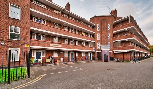 3 bedroom flat to rent - Photo 1