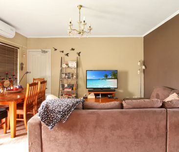 Cosy, Lovely Partly-Furnished Unit! - Photo 1