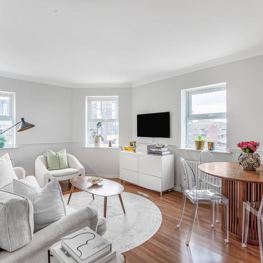 Falcon Road, Battersea, London, SW11 - Photo 1