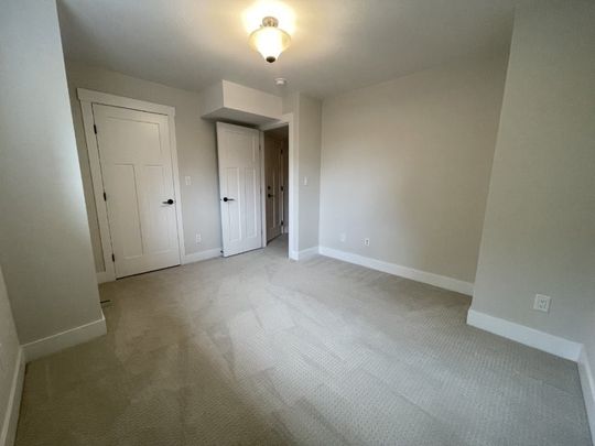 Grandview Heights Large One Bed Suite - Photo 1