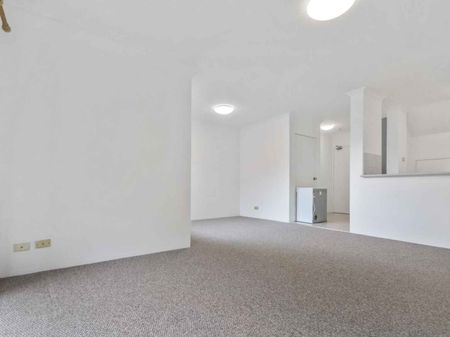 SPACIOUS TWO BEDROOM SPLIT LEVEL APARTMENT IN CENTRE OF REDFERN - Photo 2