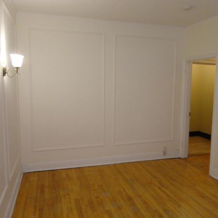 1er juil- Beau, mis à jour, Grand 2 1/2 , lumineux, propre, art déco - July 1st - Beautiful, updated, clean, secure, Large 2 1/2 , bright, art deco - Photo 4