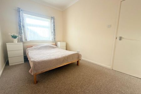 High Street - Photo 4