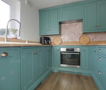 2 bedroom end of terrace house to rent - Photo 2