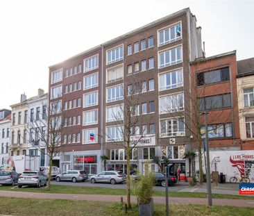 Gerenoveerd appartement met 2 slaapkamers en ruim terras - Photo 2