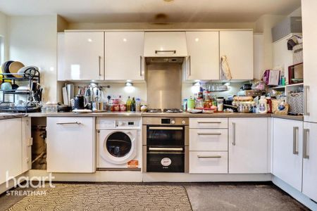 4 bedroom end of terrace house to rent - Photo 4