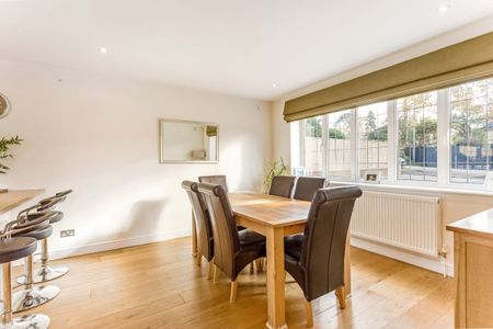 4 bedroom detached house to rent - Photo 4