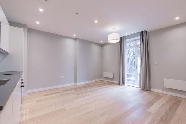 2 bedroom ground floor flat to rent - Photo 1